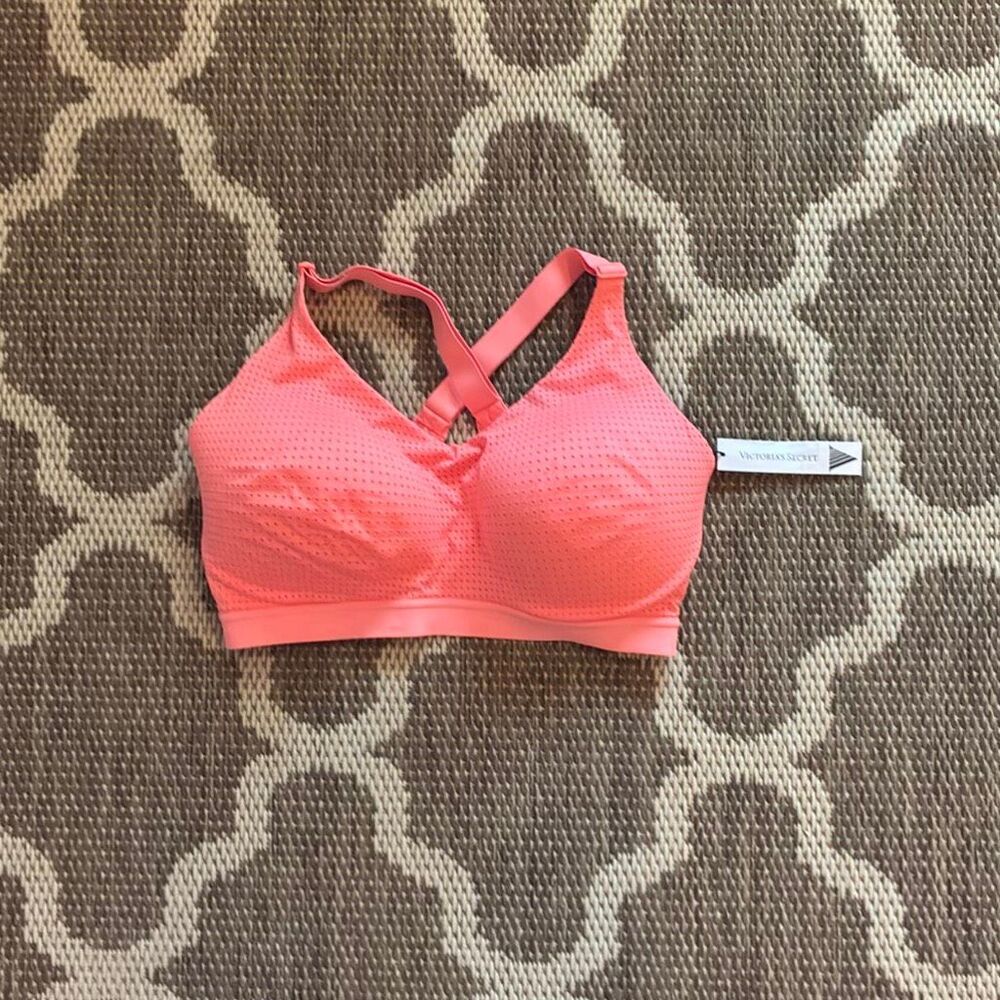 Victoria’s Secret lightweight mesh sports bra size 34DD
